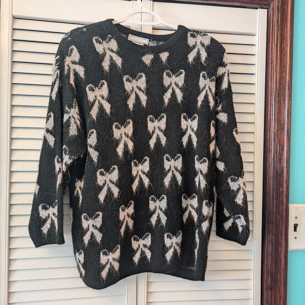 Vintage Bow Pattern Sweater